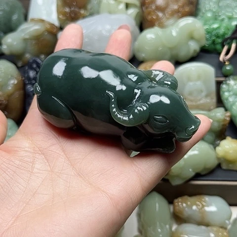 和田玉未镶嵌颈饰严*