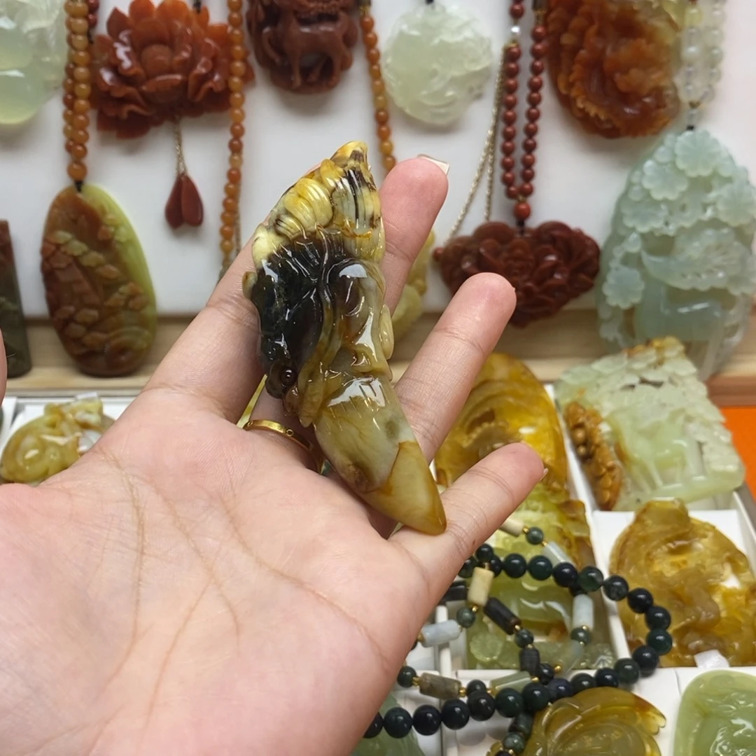 1***哥蛇纹石玉未镶嵌颈饰
