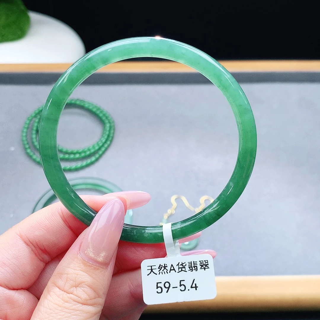 未镶嵌手镯（圆镯）翡翠