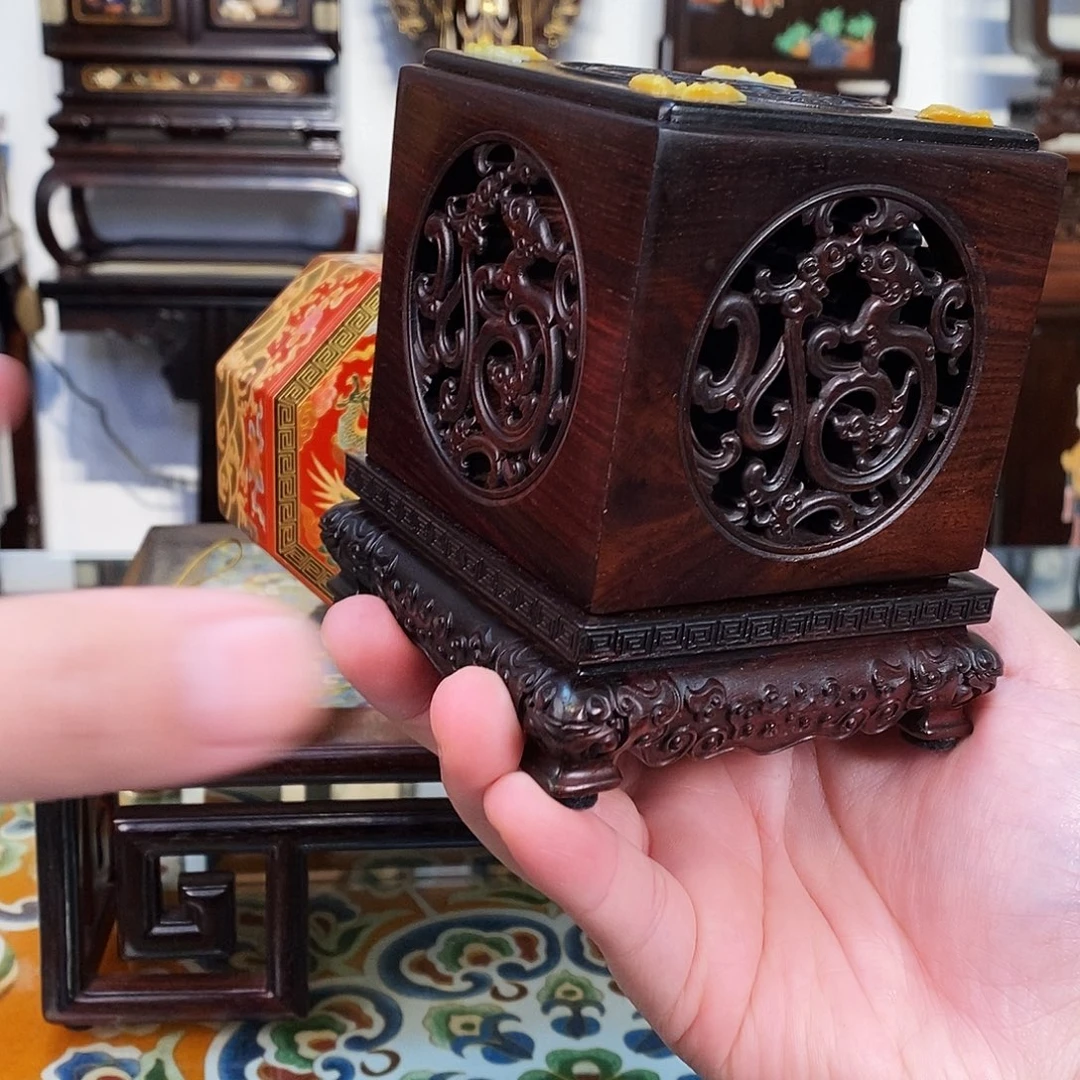 红酸枝木类成套家具大红酸枝盒子