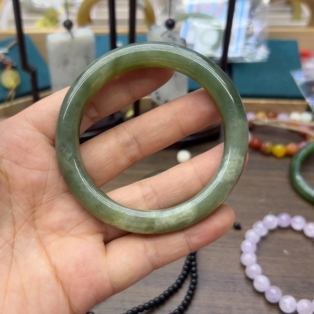 和田玉未镶嵌手镯57.8圈围790瑕