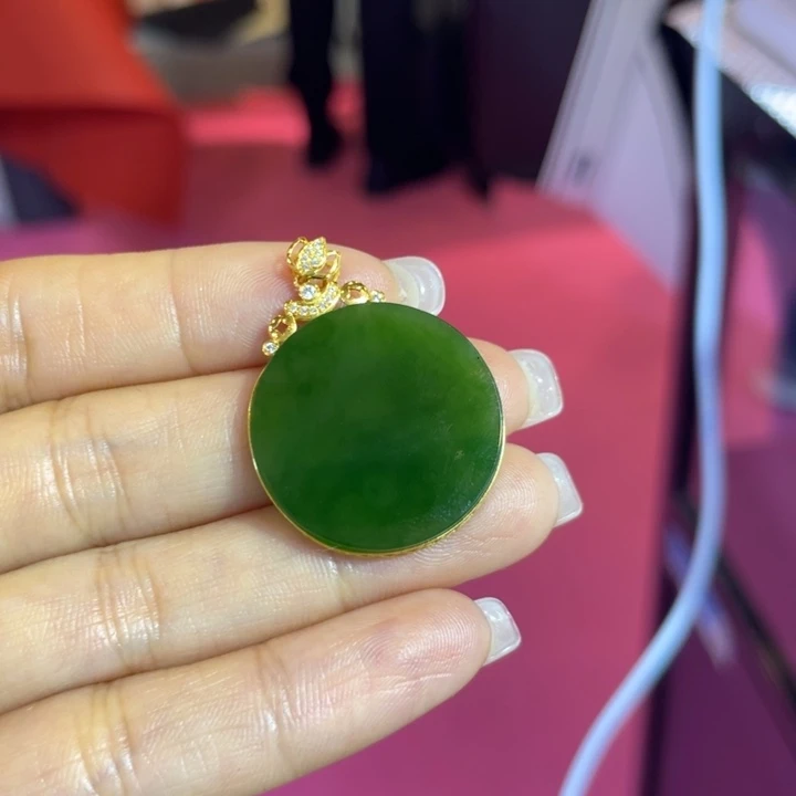 和田玉18K金镶嵌颈饰