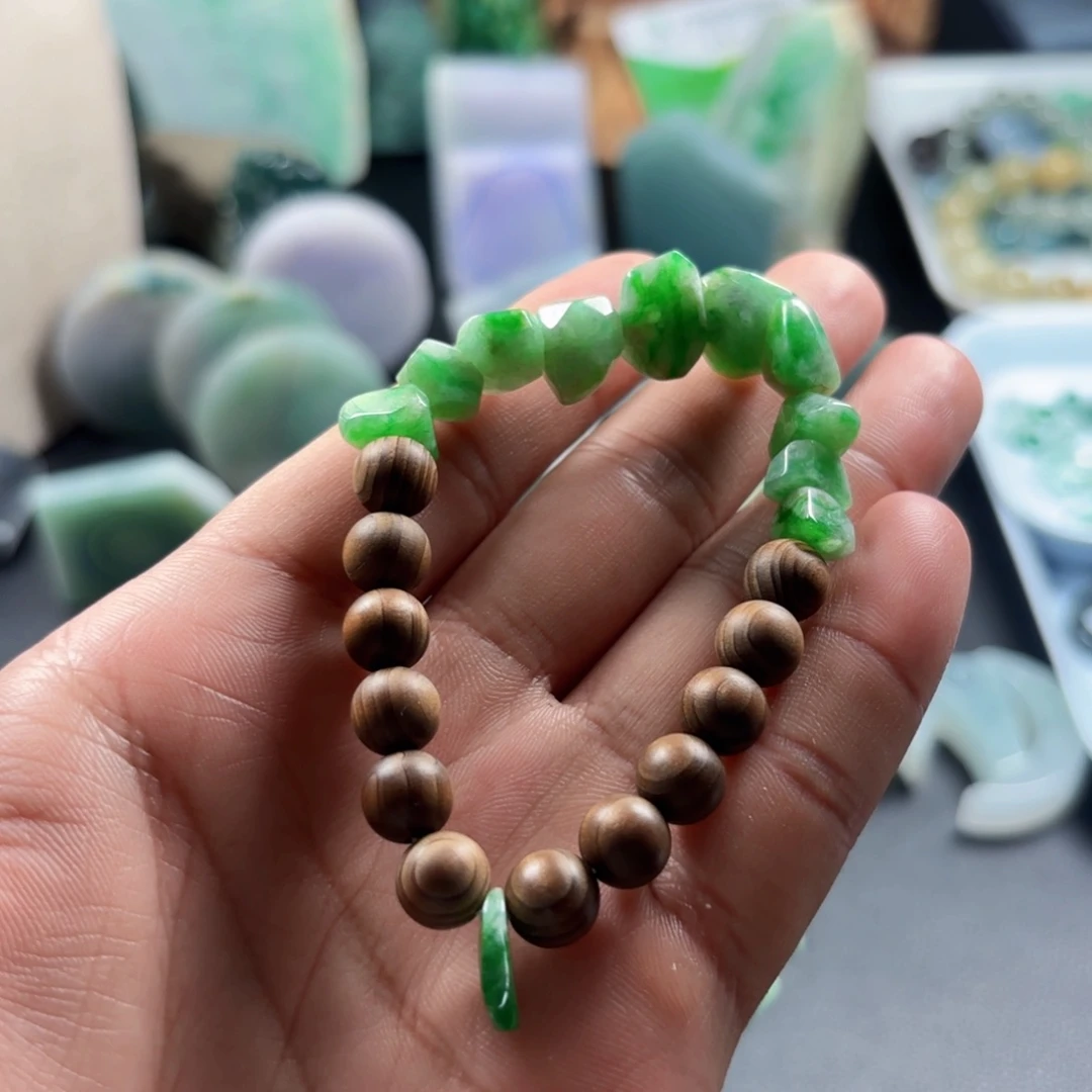 轻***写翡翠未镶嵌手链手串