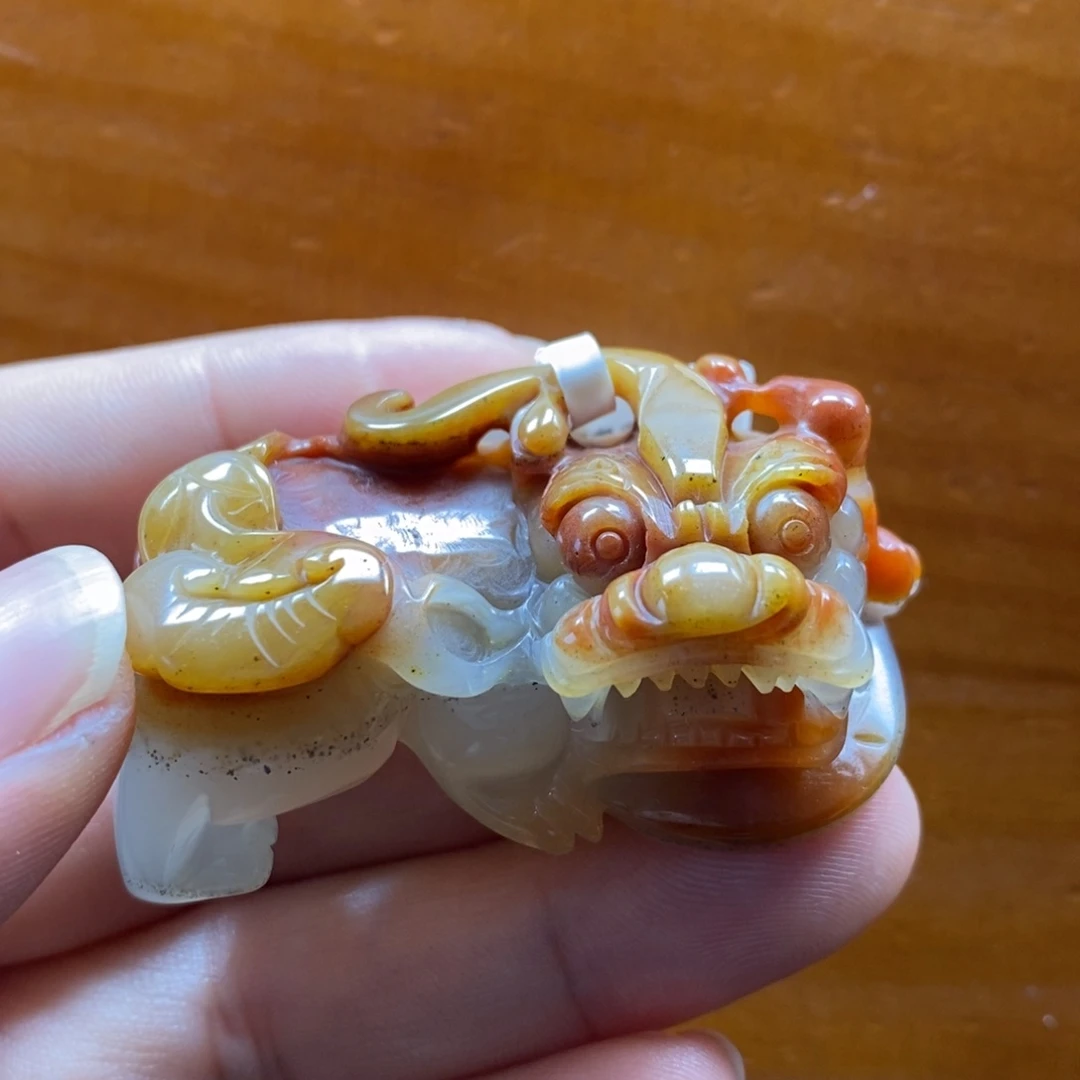 石英质玉（黄龙玉）未镶嵌颈饰