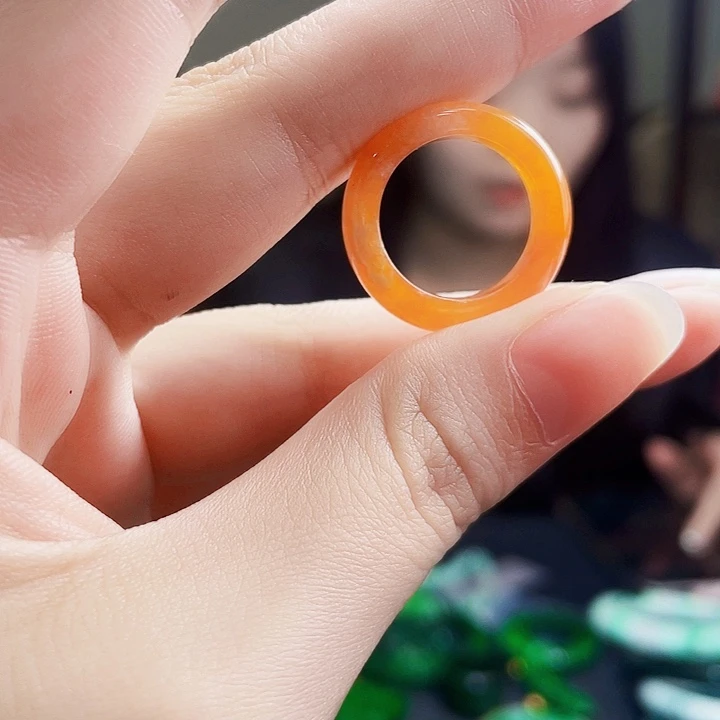 翡翠未镶嵌颈饰多样性