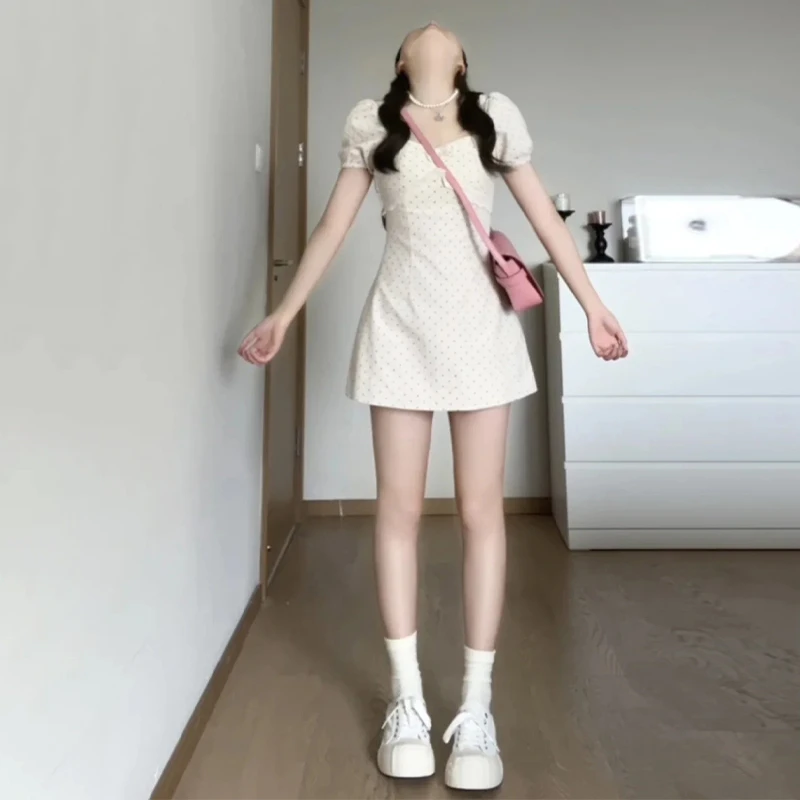 2650方领泡泡袖波点连衣裙2025新款女小个子小众设计修身显瘦短裙