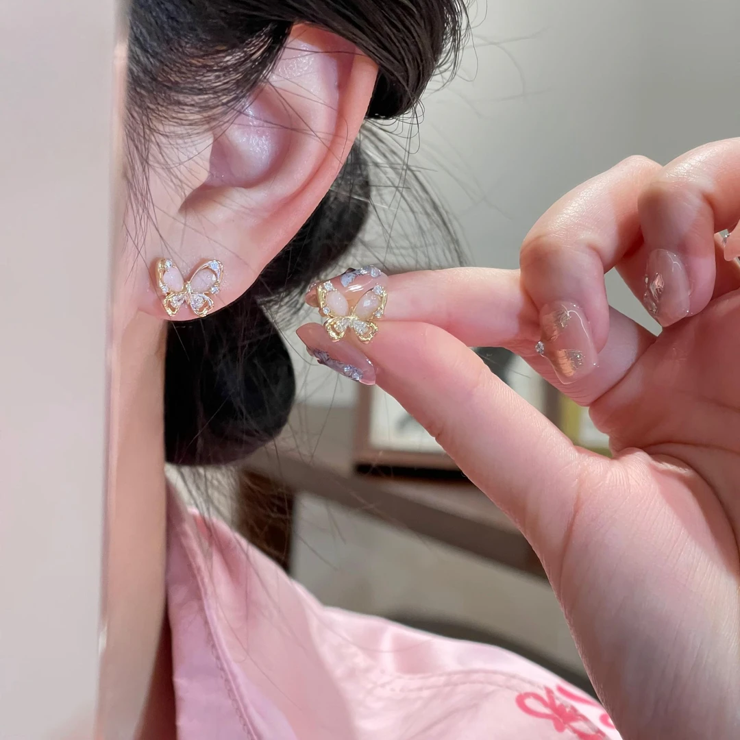 设计感蝴蝶气质小巧甜美耳钉小众精致优雅耳饰R2655