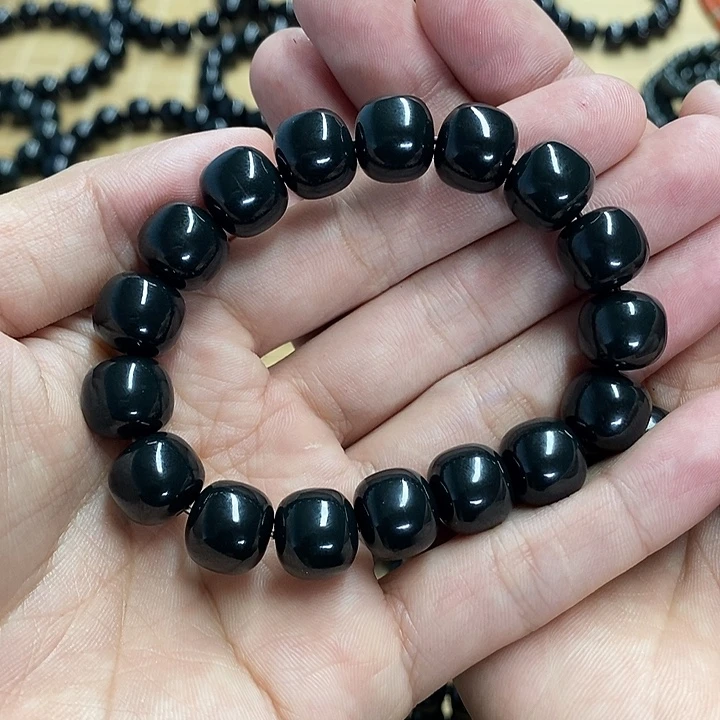 青***我和田玉未镶嵌手链