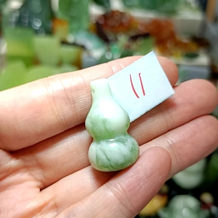 颈饰岫玉未镶嵌挂坠款式