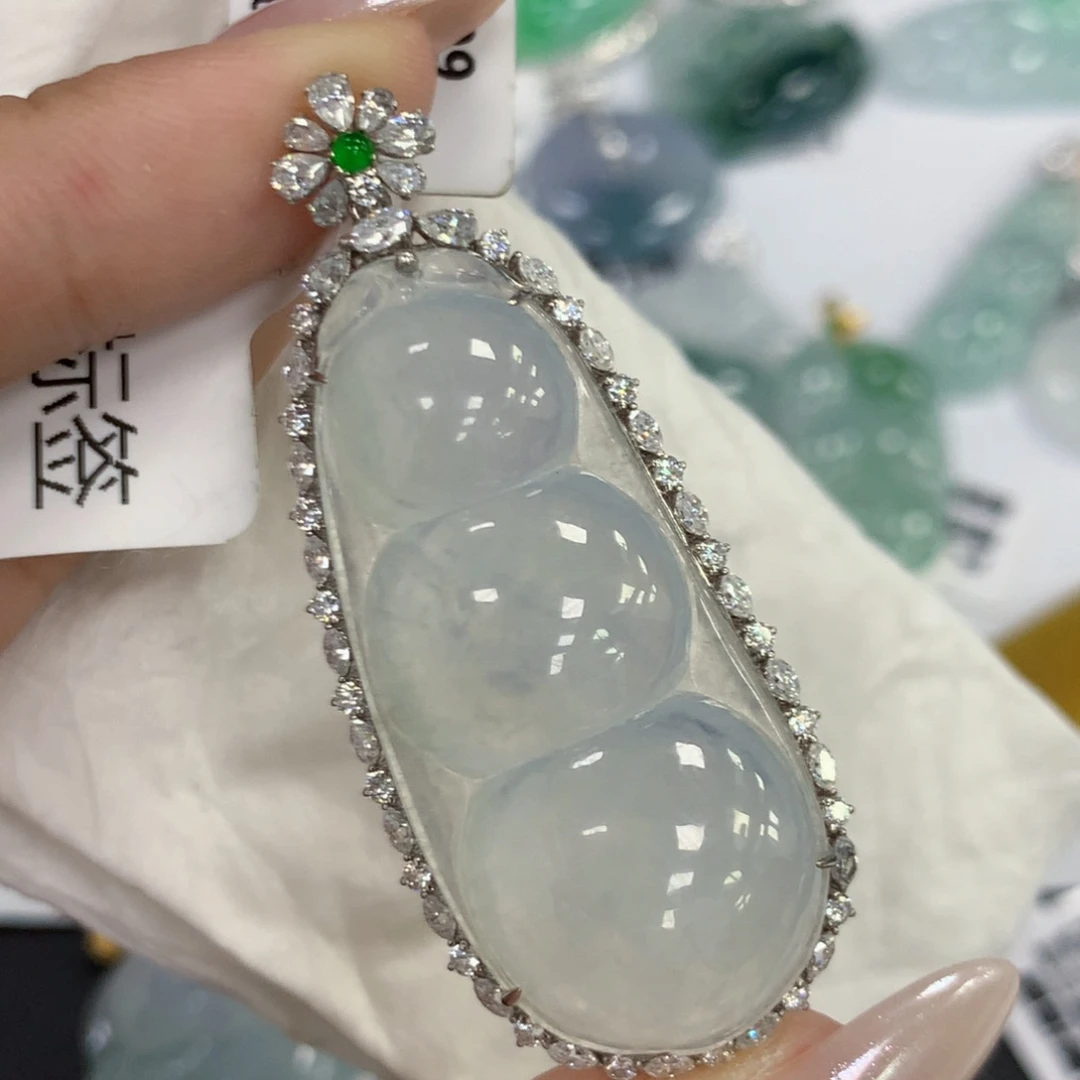 颈饰18K金镶嵌翡翠