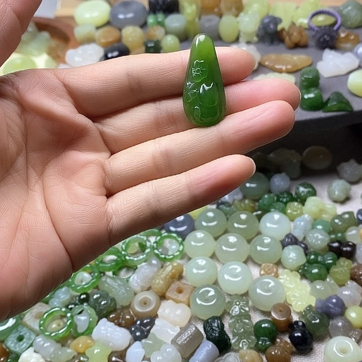 未镶嵌和田玉挂件猫牌