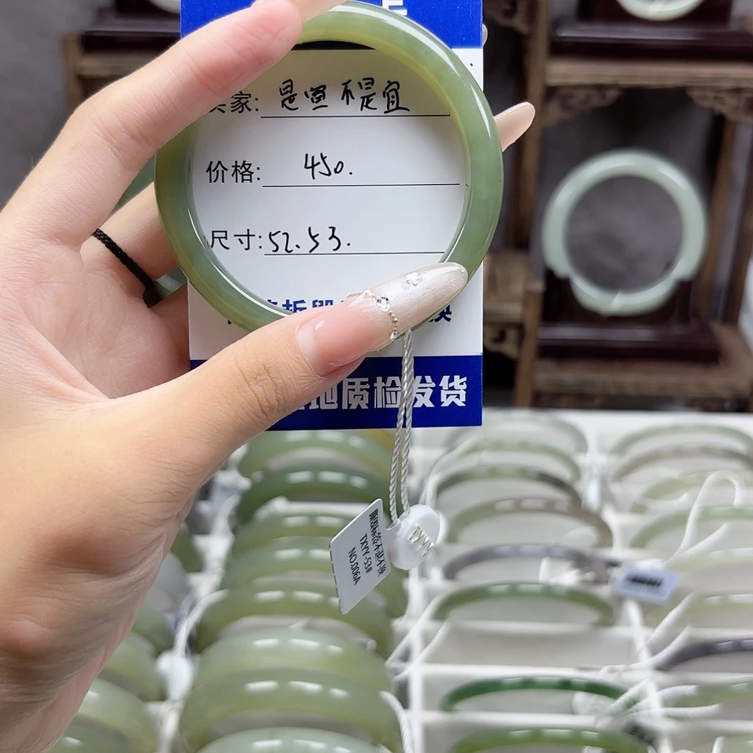 未镶嵌手镯和田玉是***宜