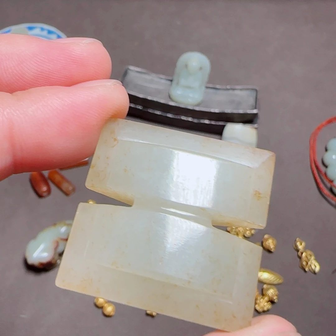 ****好和田玉未镶嵌颈饰