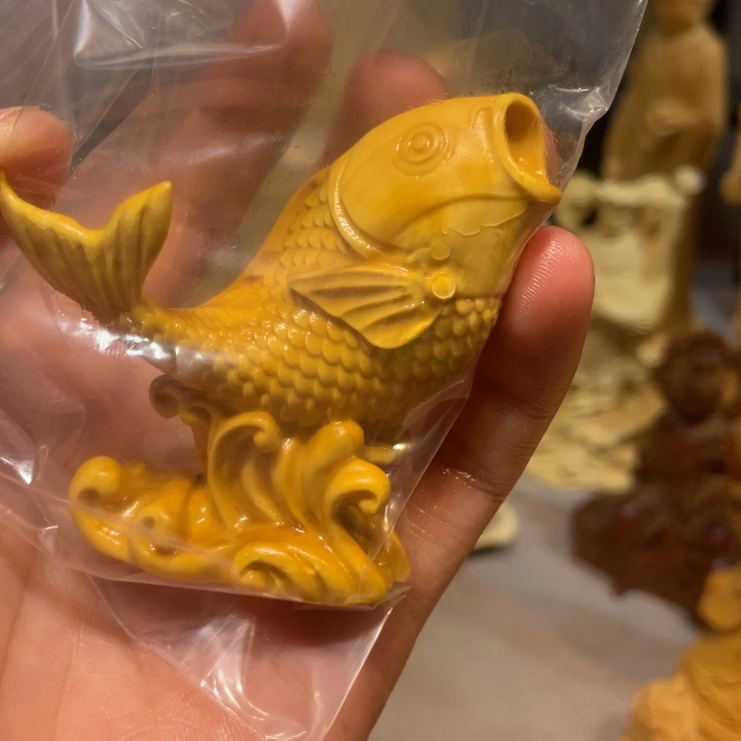 黄杨木微瑕鱼把件