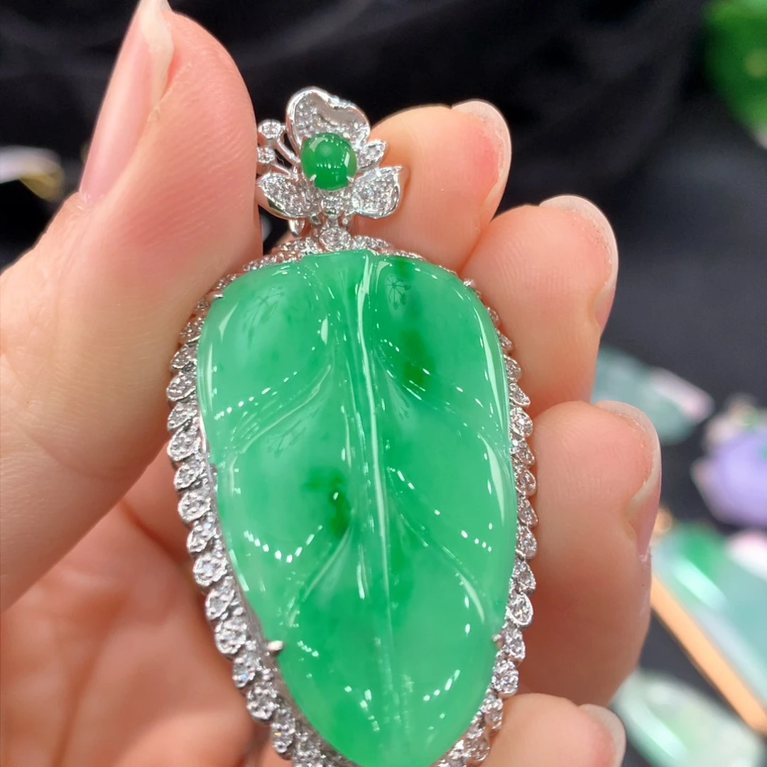 翡翠吊坠(不含链)18K金镶嵌