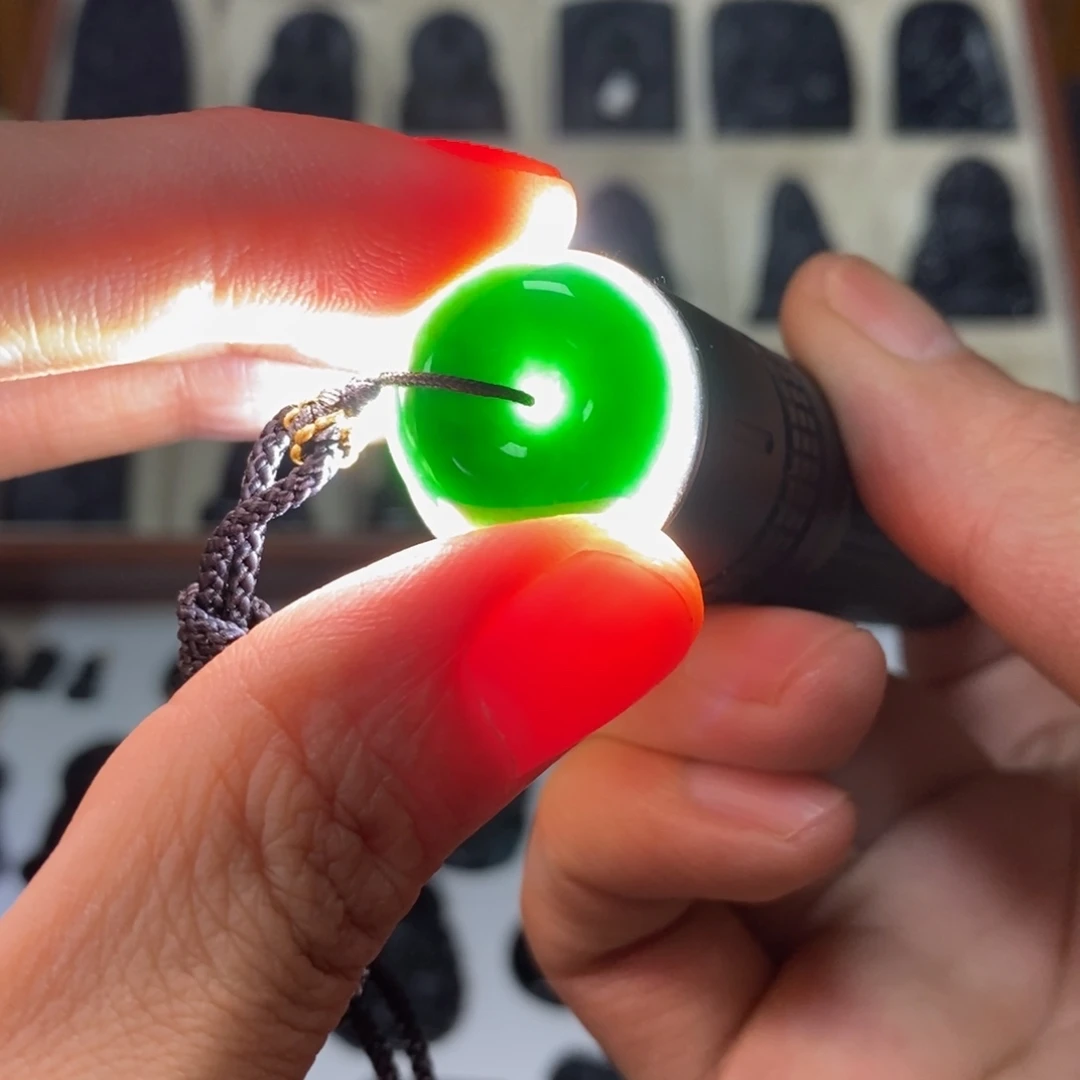 翡翠未镶嵌吊坠(赠链)