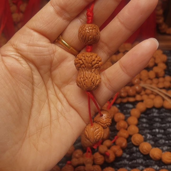 木质类龙纹桃枭挂件