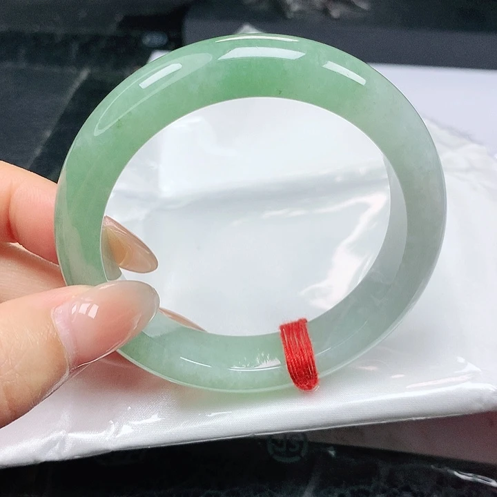 翡翠手镯未镶嵌正