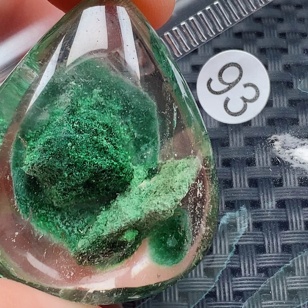 未镶嵌颈饰水晶从**少