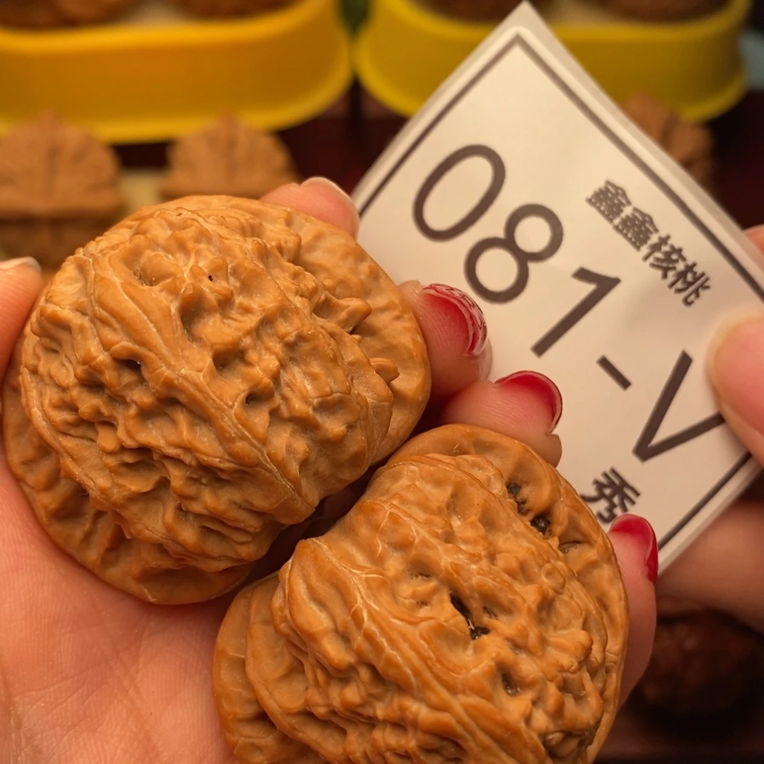 桃核把件白狮子41……