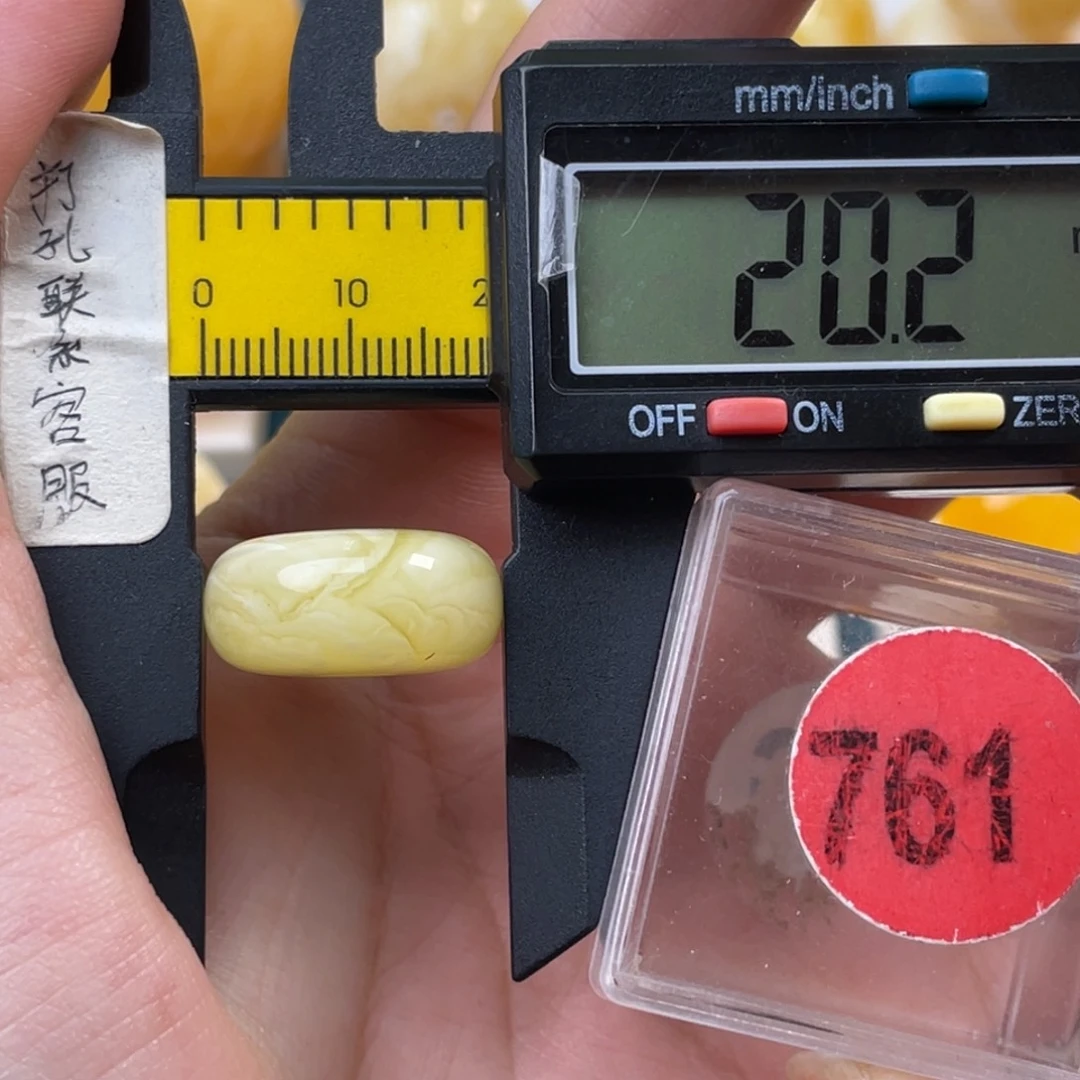 蜜蜡未镶嵌珠宝奇石瑕疵