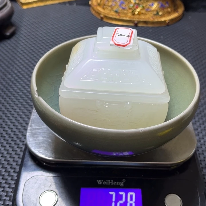 摆件红*瓷器的造型也
