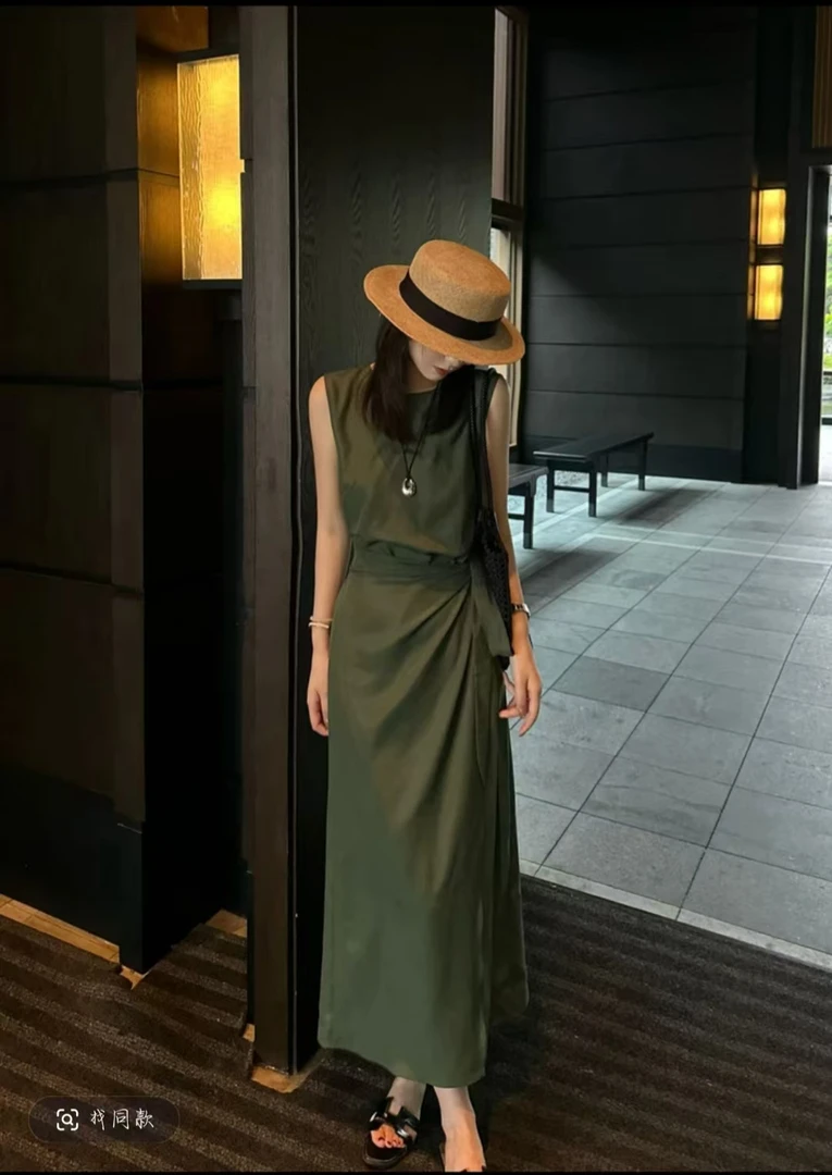 法式气质无袖小众高端背心连衣裙女202新款夏季圆领轻奢系带长裙