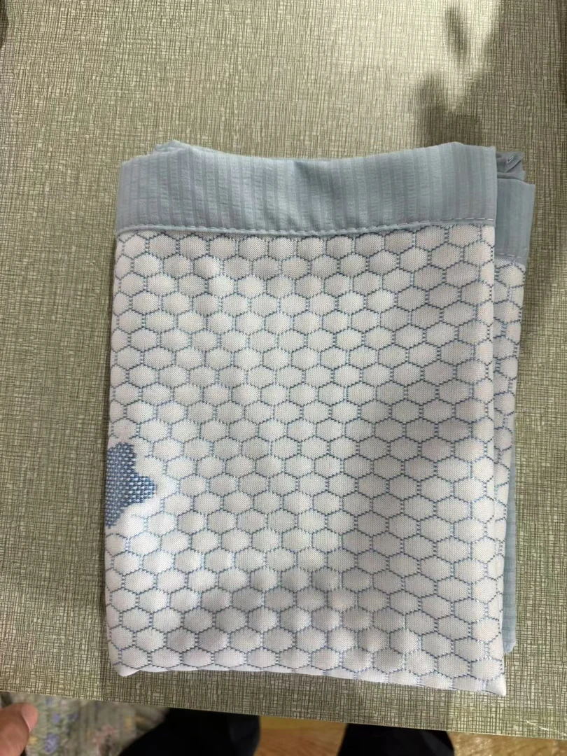 蓝色冰豆豆48*74枕巾