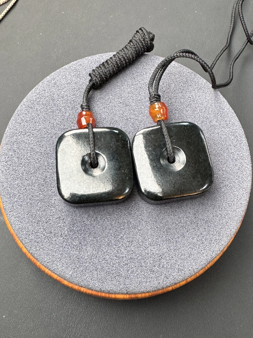 纯天然高端和田玉平安扣吊坠一个