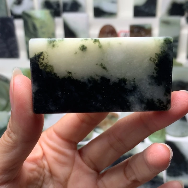 独山玉未镶嵌颈饰