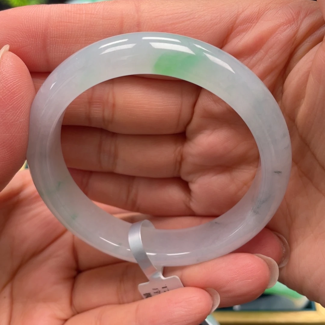 翡翠手镯未镶嵌缅甸翡翠