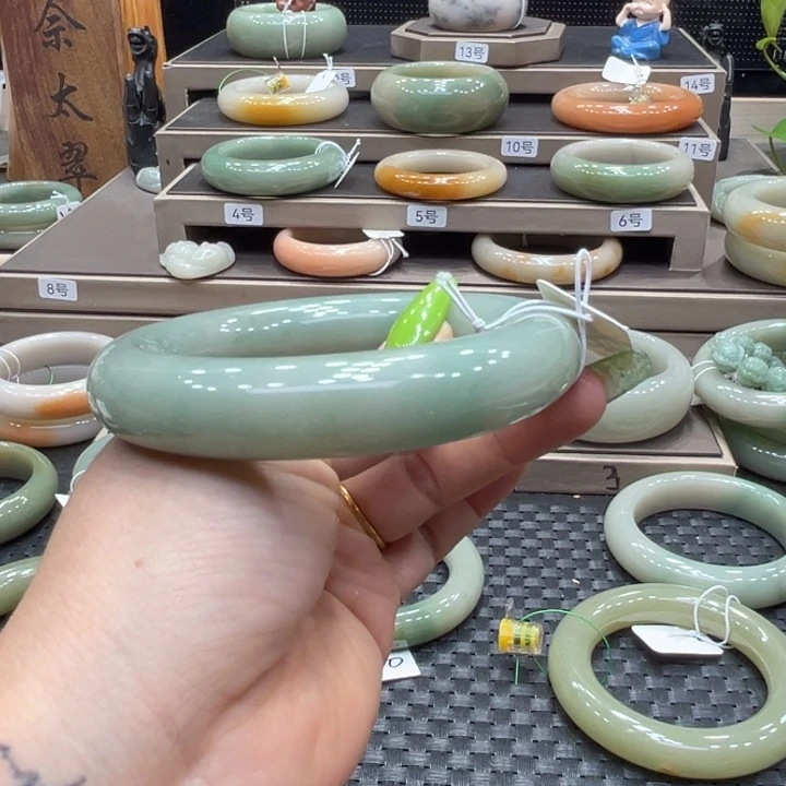 元***妈石英质玉手镯未镶嵌