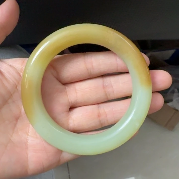 和田玉未镶嵌颈饰糖白手镯58.2