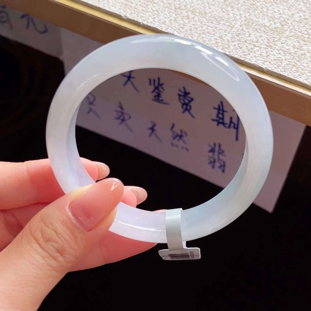 翡翠手镯未镶嵌手镯