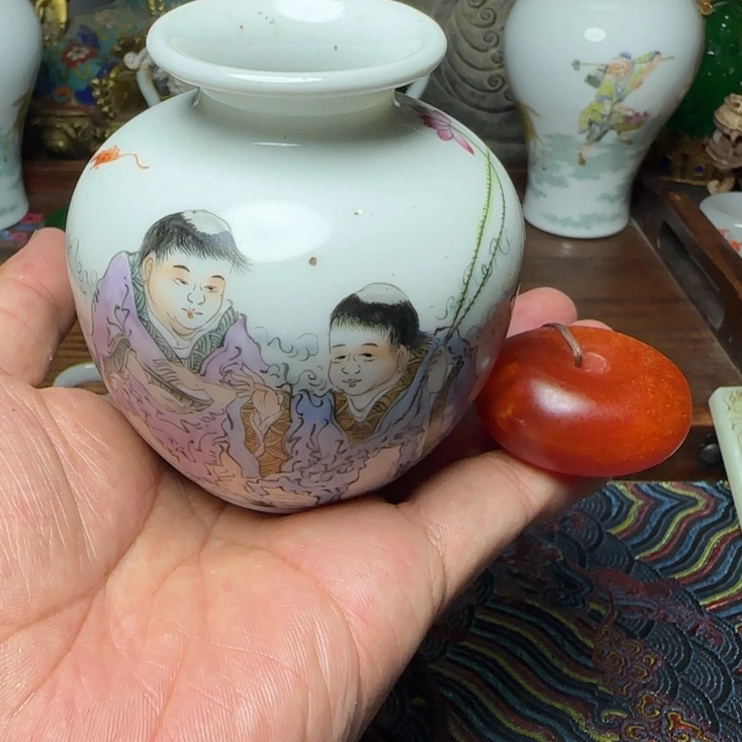 粉彩和合二仙苹果尊