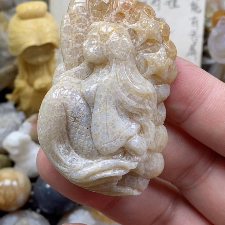 颈饰未镶嵌硅化珊瑚（珊瑚玉）