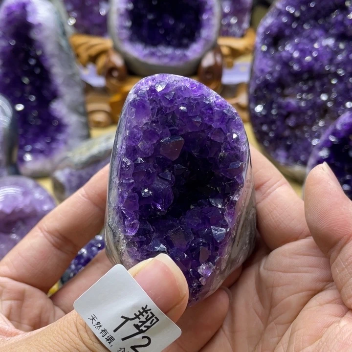 未镶嵌水晶大型摆件（非配饰）