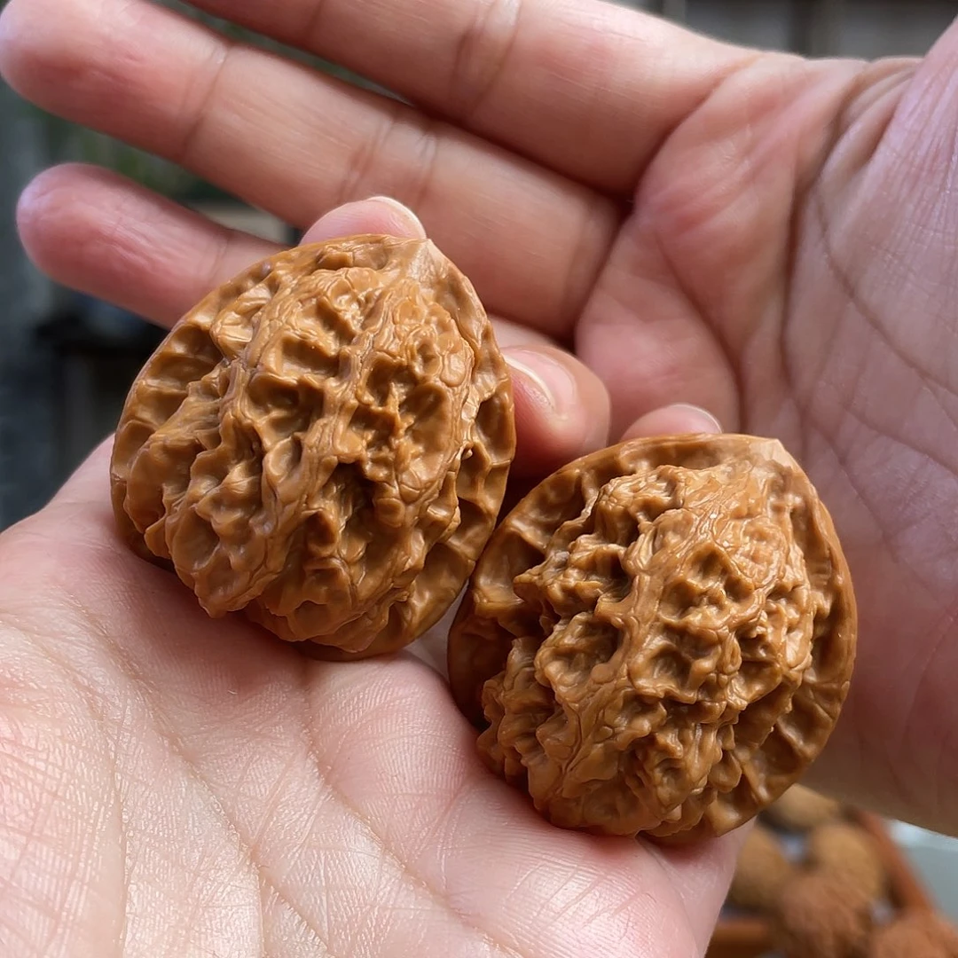 桃核把件38×38尺梨木台翻天印CN01435已打底