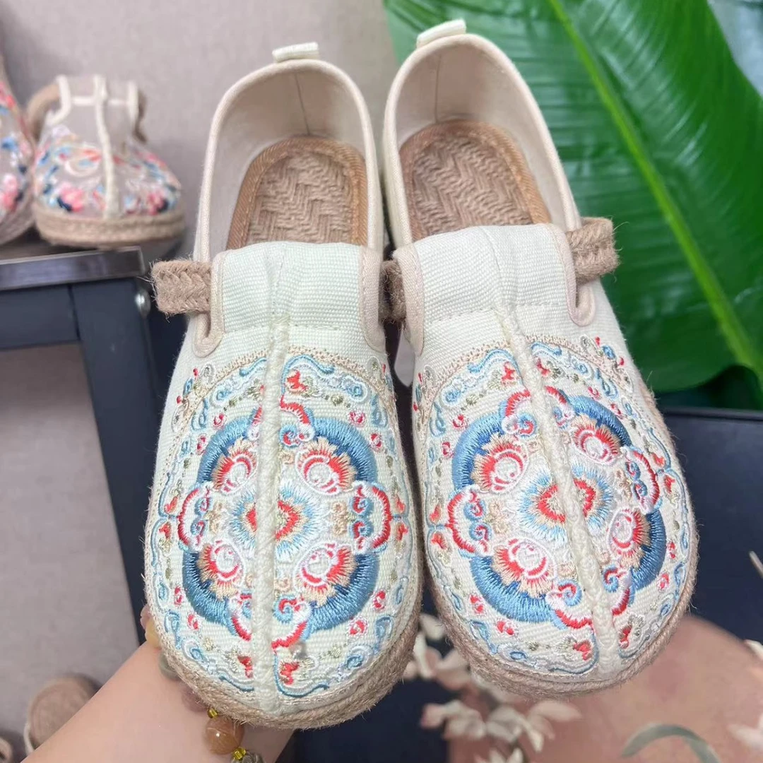 新款复古民族风休闲平底老北京布鞋刺绣棉麻绣花鞋百搭单鞋女