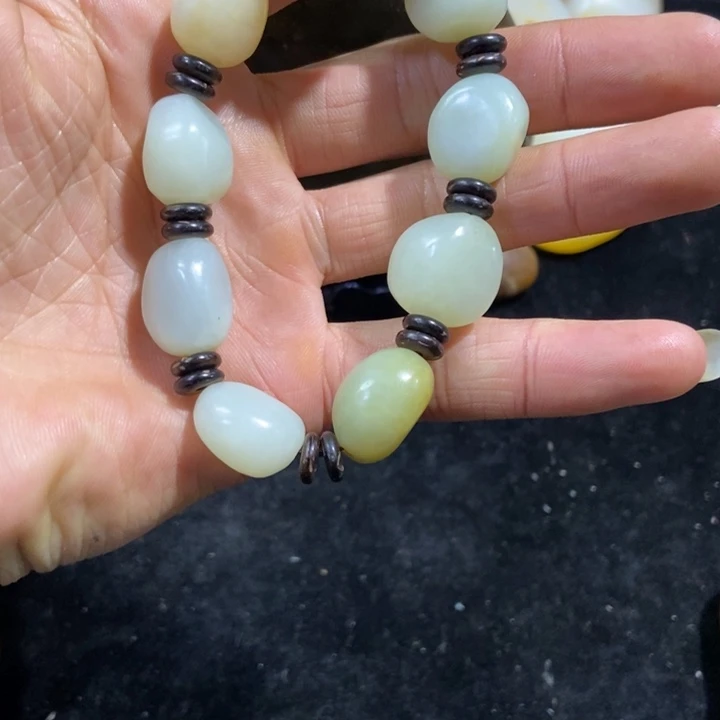 和田玉（糖玉）颈饰未镶嵌山**中