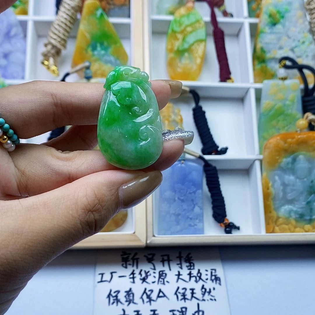 翡翠未镶嵌颈饰翡翠