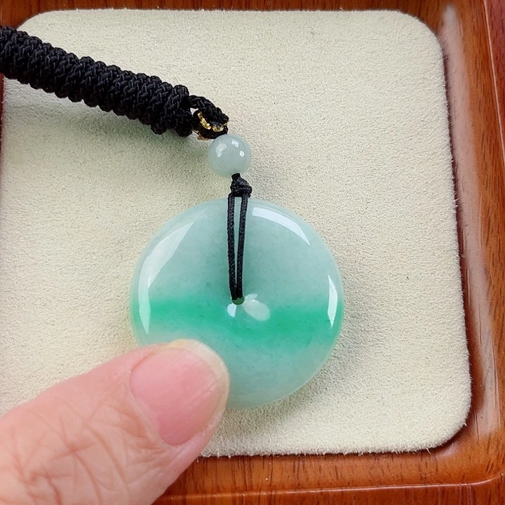 翡翠颈饰未镶嵌孤品