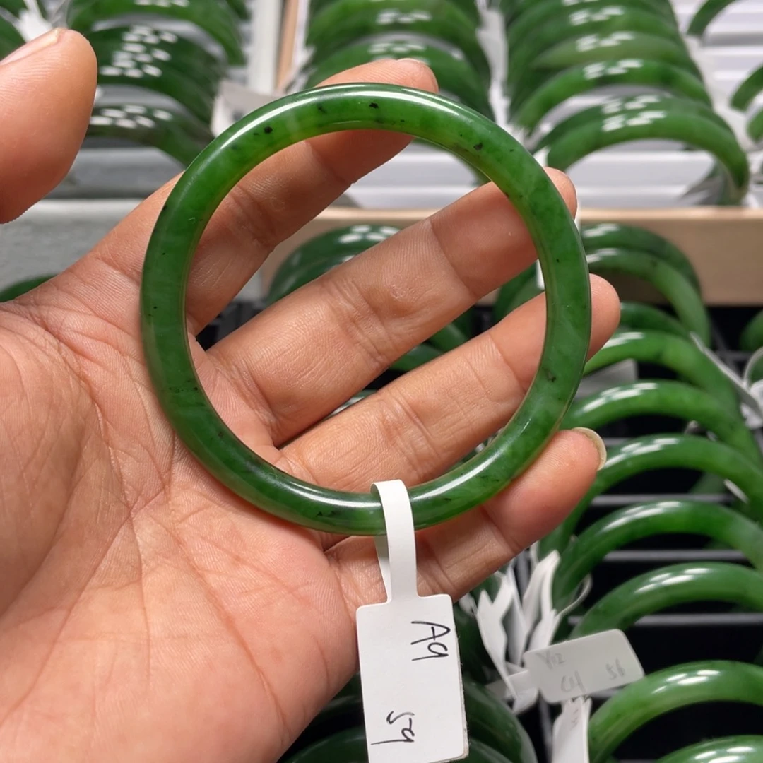 和田玉（碧玉）未镶嵌手镯