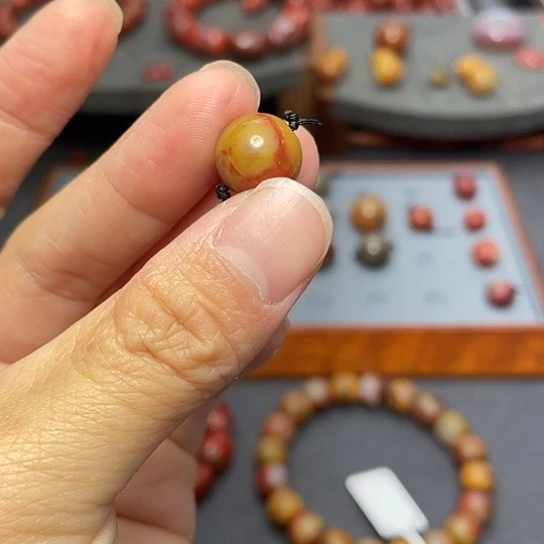 南红玛瑙单珠12mm多样性发未镶嵌