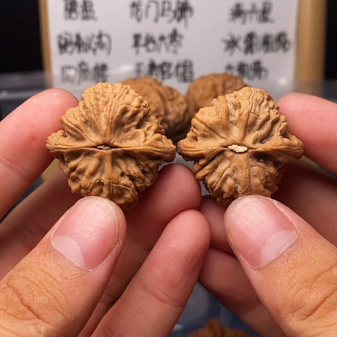 文玩核桃吊坠红玛瑙