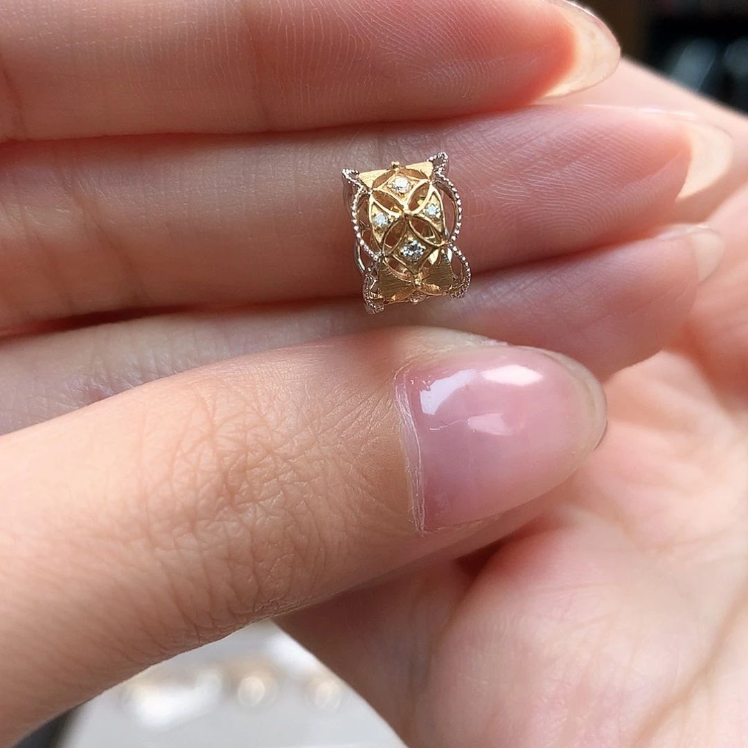 钻石吊坠(不含链)18K金镶嵌蕉**子18k金天然钻石单吊坠