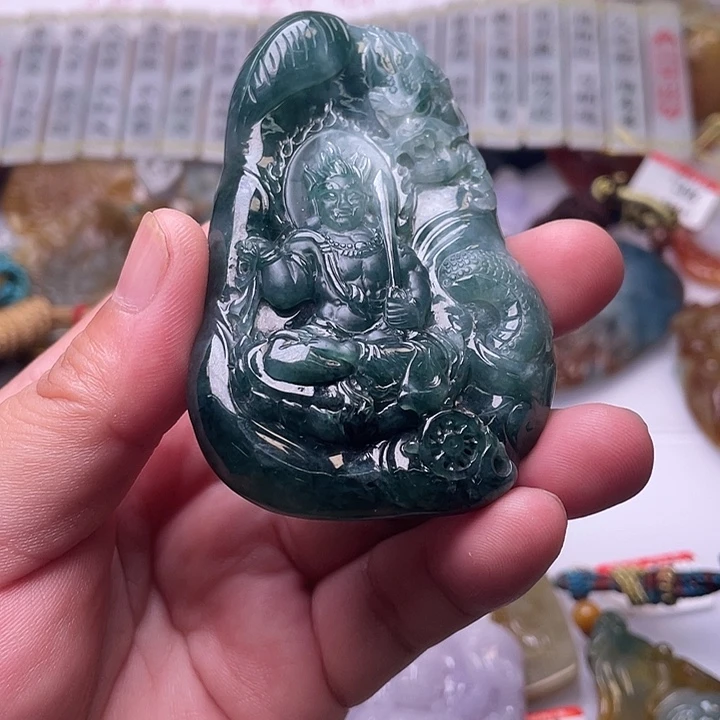 辛***春翡翠未镶嵌颈饰不动明王