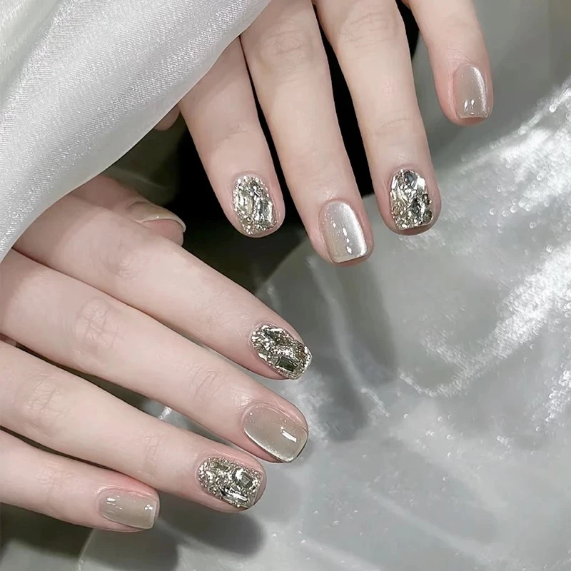 璀璨穿戴甲轻奢碎钻美甲气质千金手工穿戴甲显白猫眼甲2025新款