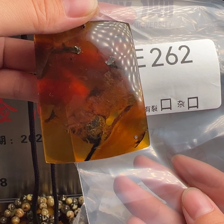 蜜蜡未镶嵌珠宝奇石