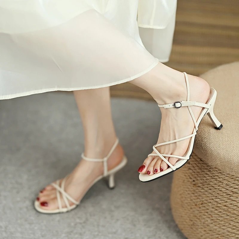 GIOIO新款夏季网红简约细跟凉鞋女一字带交叉露趾高跟鞋黑色米白